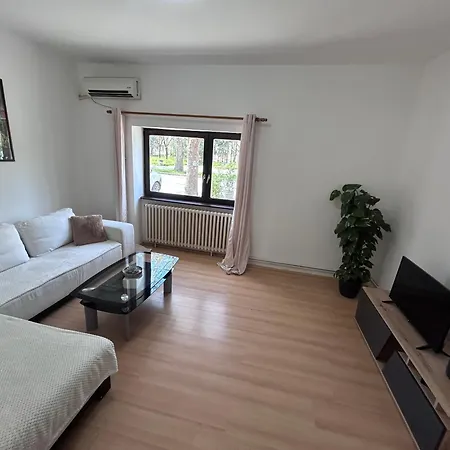 Black And Ginger Lägenhet *