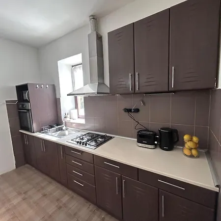 Apartment Black And Ginger *