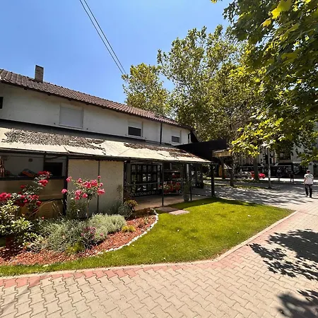 Black And Ginger Lägenhet *